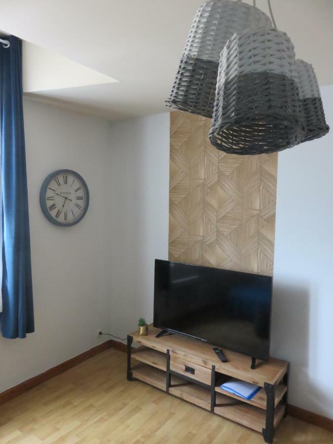 Grand Appartement Chaleureux Thouars Exterior photo