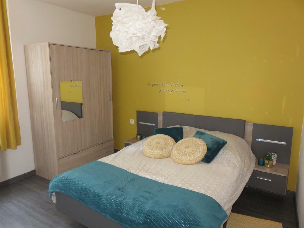 Grand Appartement Chaleureux Thouars Exterior photo